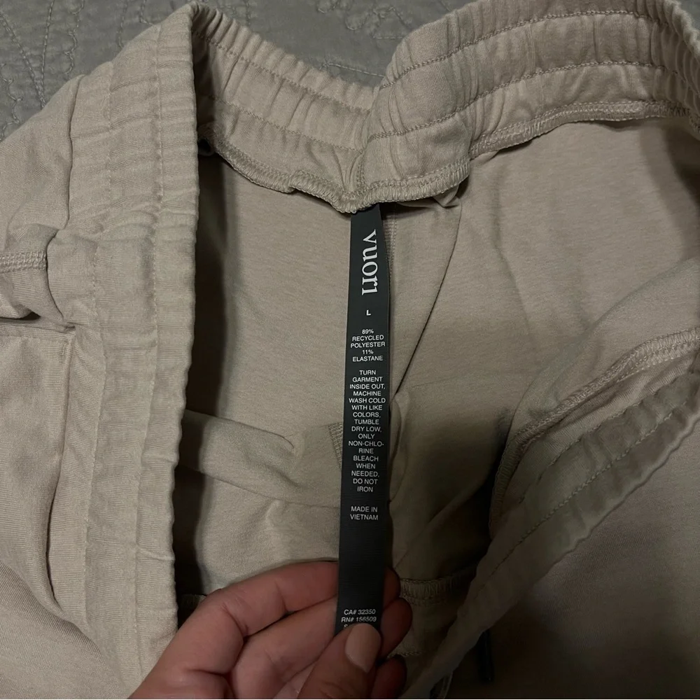 Vuori ecru performance joggers new without tags - Picture 2 of 4